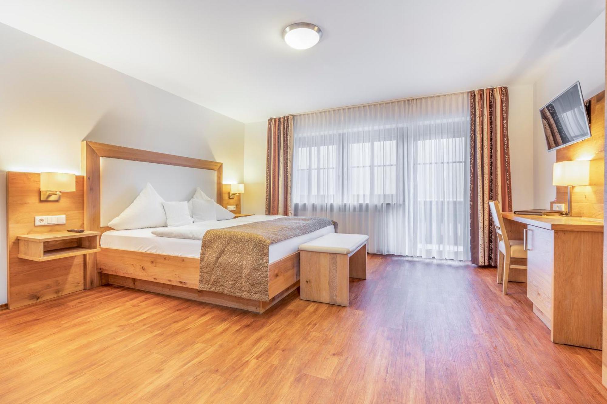 Wander Und Aktiv Hotel Roesslwirt Lam Dış mekan fotoğraf